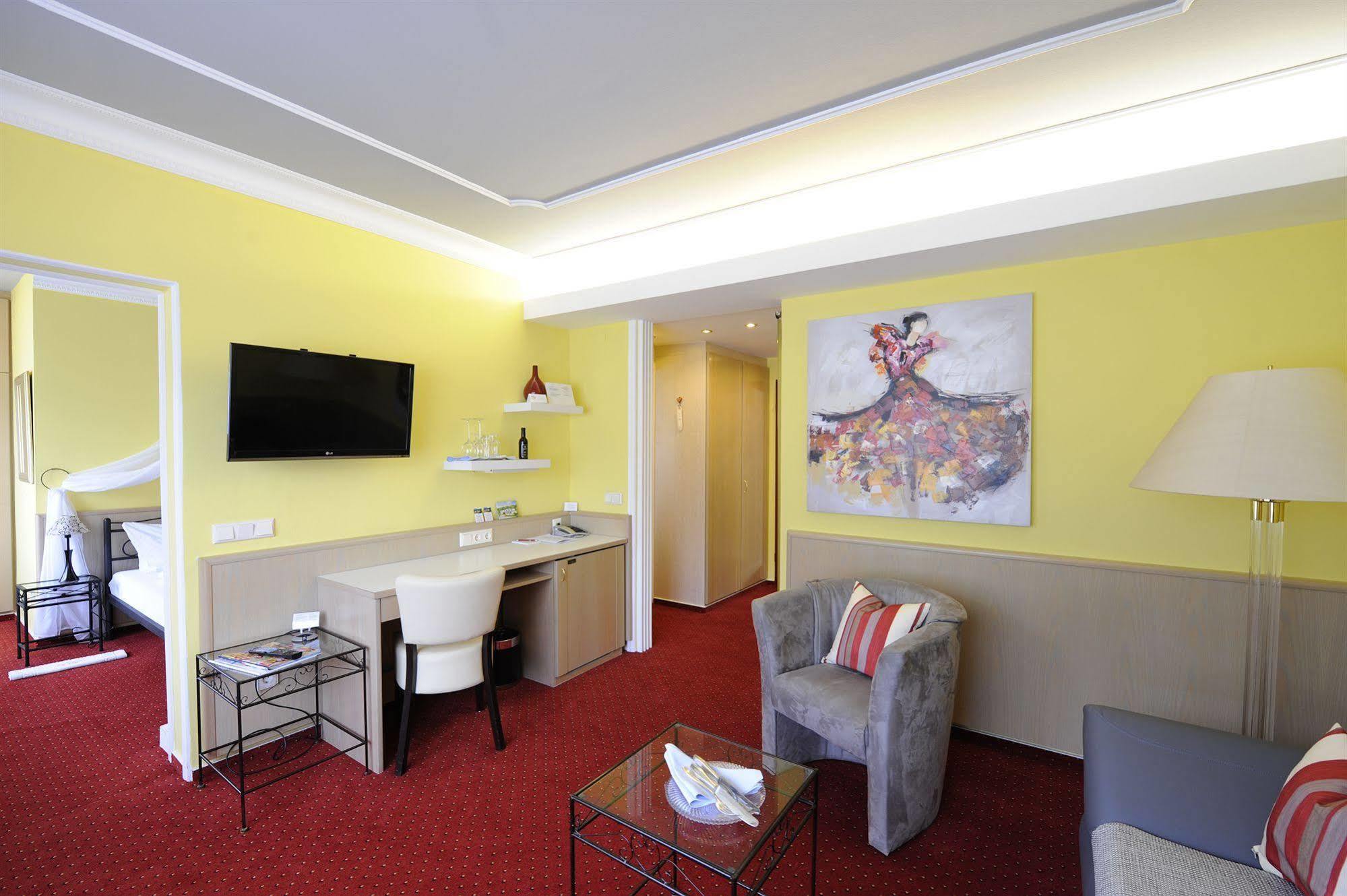 Hotel Ambiente Бад-Беллинген Экстерьер фото