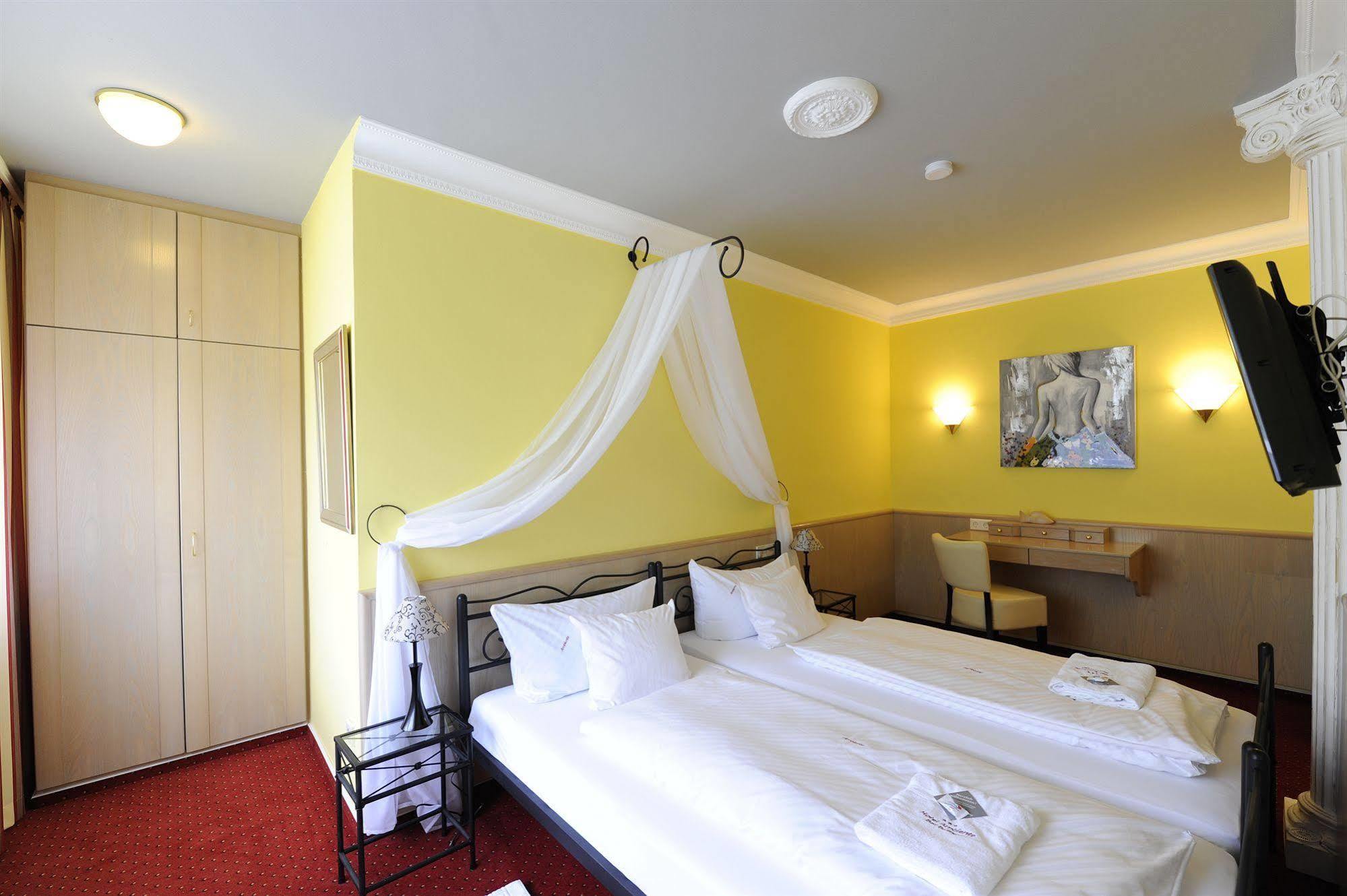 Hotel Ambiente Бад-Беллинген Экстерьер фото