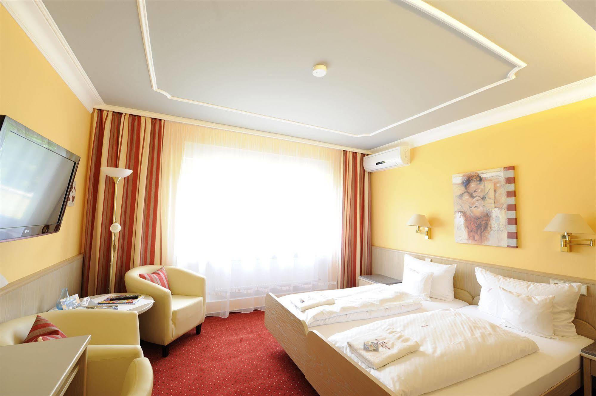 Hotel Ambiente Бад-Беллинген Экстерьер фото