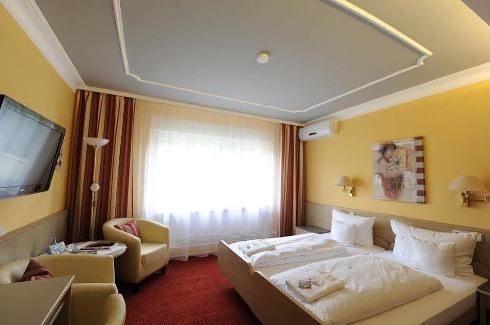 Hotel Ambiente Бад-Беллинген Экстерьер фото